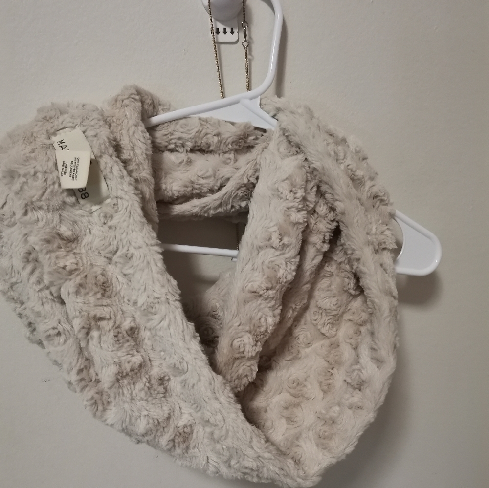 Madison 88 Infinity Scarf